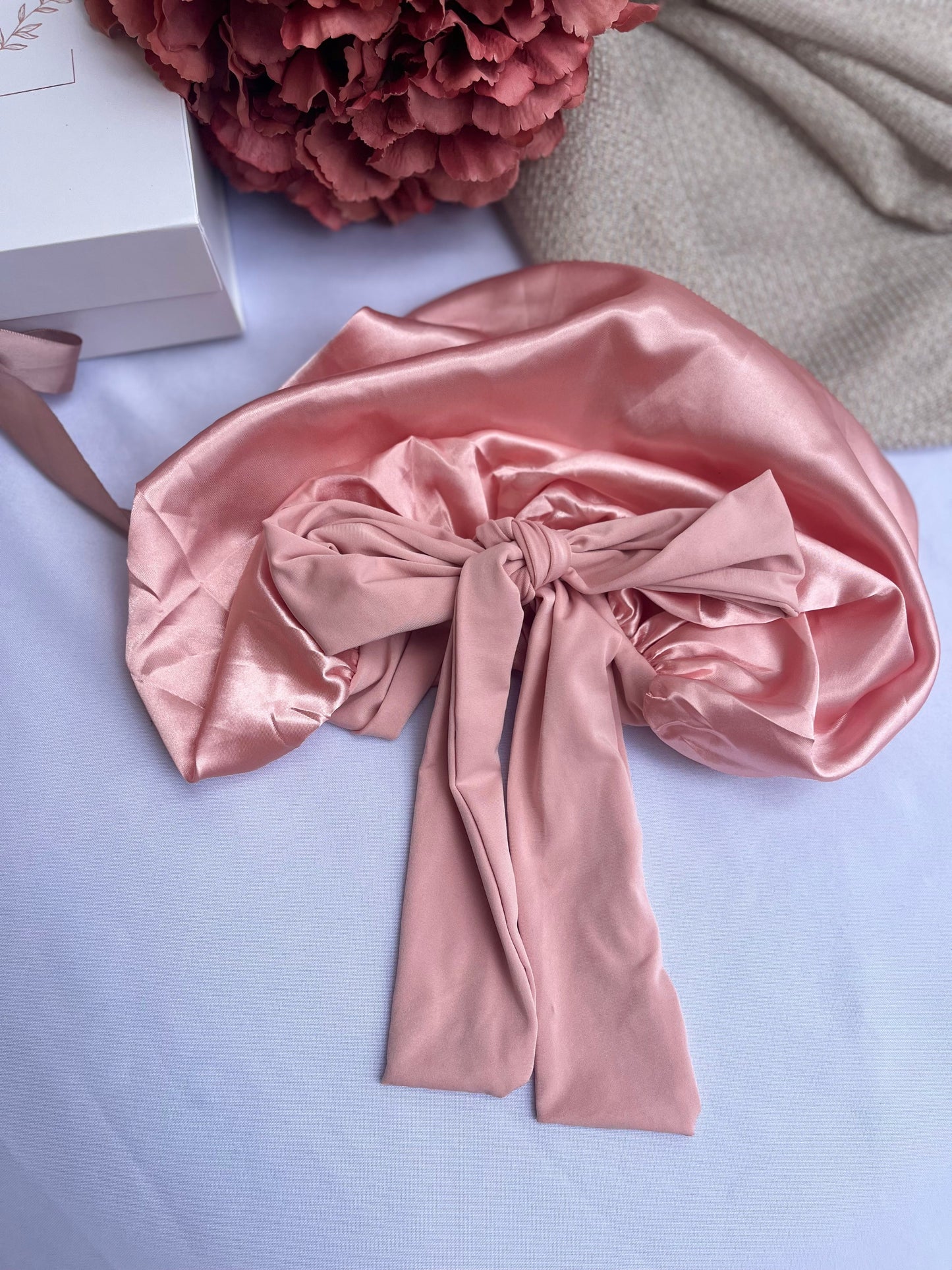 Bonnets en satin La Nuit est Belle