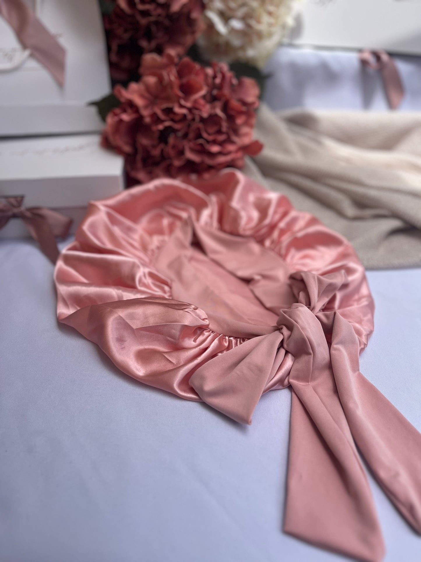Bonnets en satin La Nuit est Belle